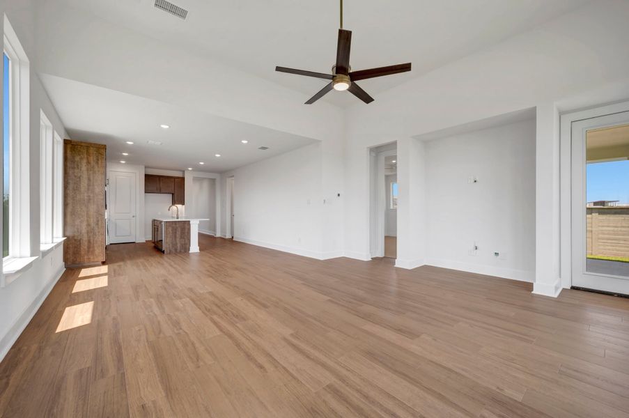 Spacious, unfurnished interior of a new home in Landmark, Denton (Image 20).
