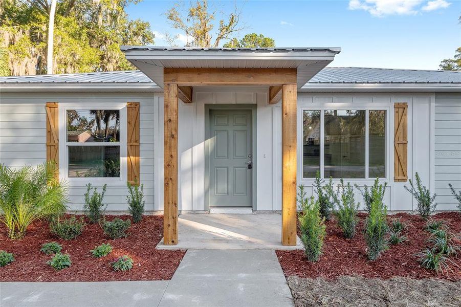 Exterior details and patio area of a home in , Ocala (Image 4). Exterior details and patio area of a home in , Ocala (Image 4).