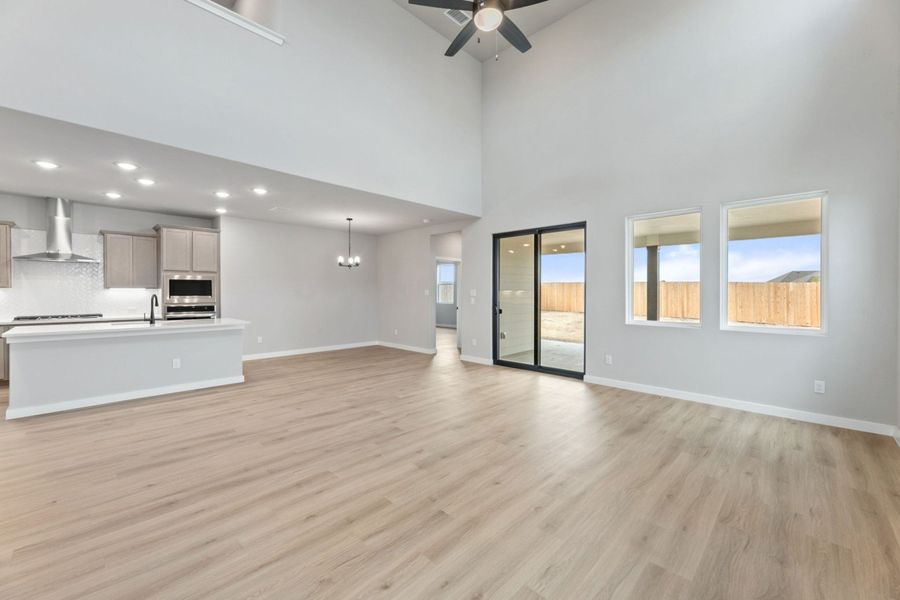 Spacious, unfurnished interior of a new home in Veranda Signature, San Antonio (Image 17).