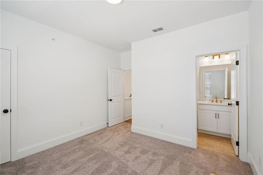 Spacious, unfurnished interior of a new home in IveyBrooke, Alpharetta (Image 37).