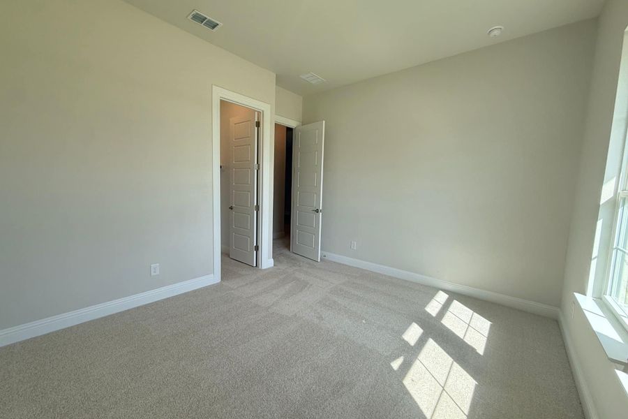 Spacious, unfurnished interior of a new home in Polo Ridge, Mesquite (Image 19).