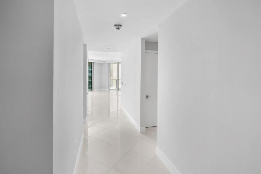 Spacious, unfurnished interior of a new home in , West Palm Beach (Image 26).