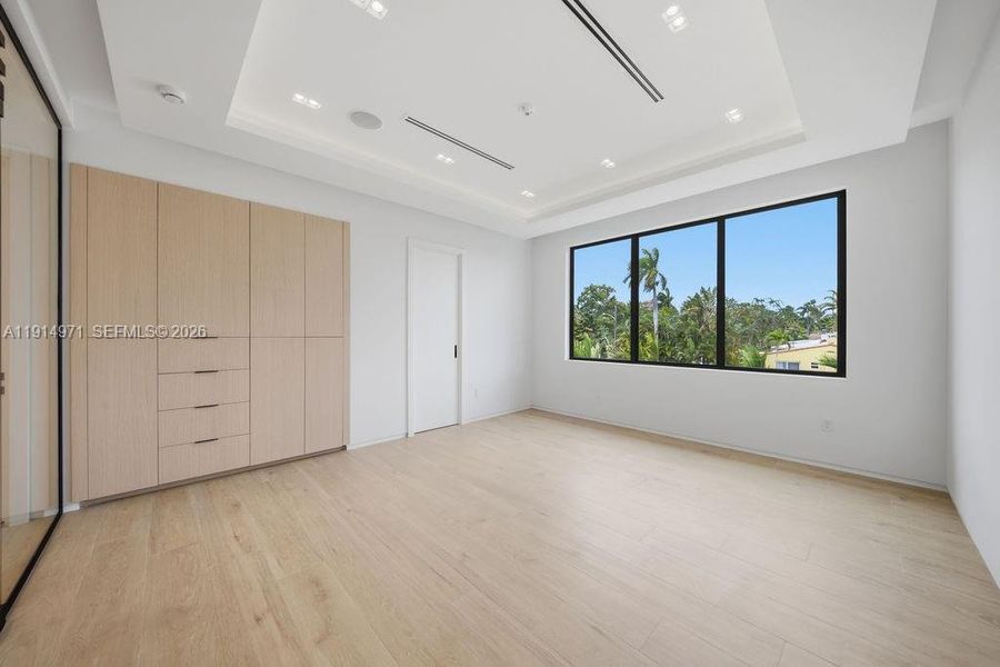 Spacious, unfurnished interior of a new home in , Fort Lauderdale (Image 55).