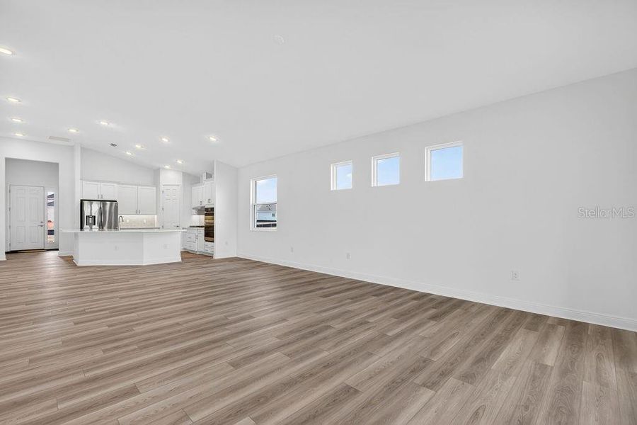 Spacious, unfurnished interior of a new home in Lakes of Mount Dora, Mount Dora (Image 15).