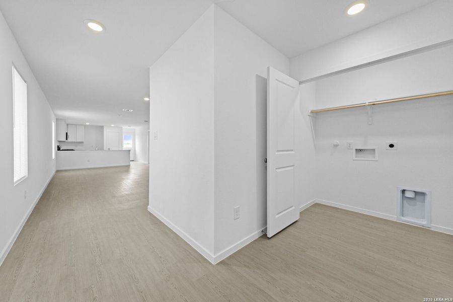 Spacious, unfurnished interior of a new home in Spring Grove, St. Hedwig (Image 12).