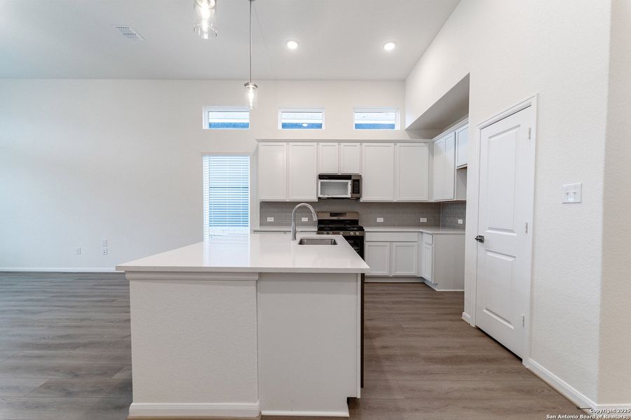 Furnished interior view inside a new home in Homestead, Schertz (Image 4).