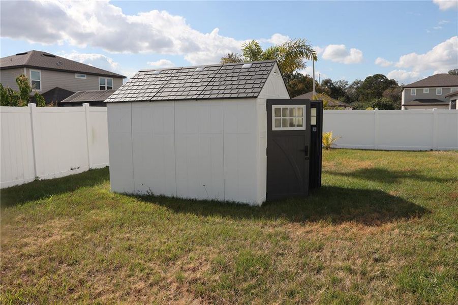 Exterior details and patio area of a home in , Winter Haven (Image 19).