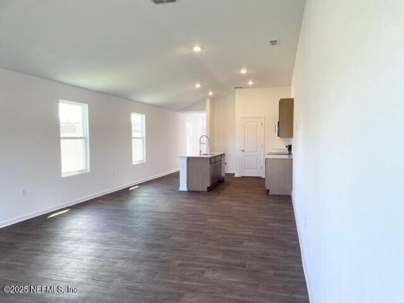Spacious, unfurnished interior of a new home in The Arbors, Jacksonville (Image 50). Spacious, unfurnished interior of a new home in The Arbors, Jacksonville (Image 50).