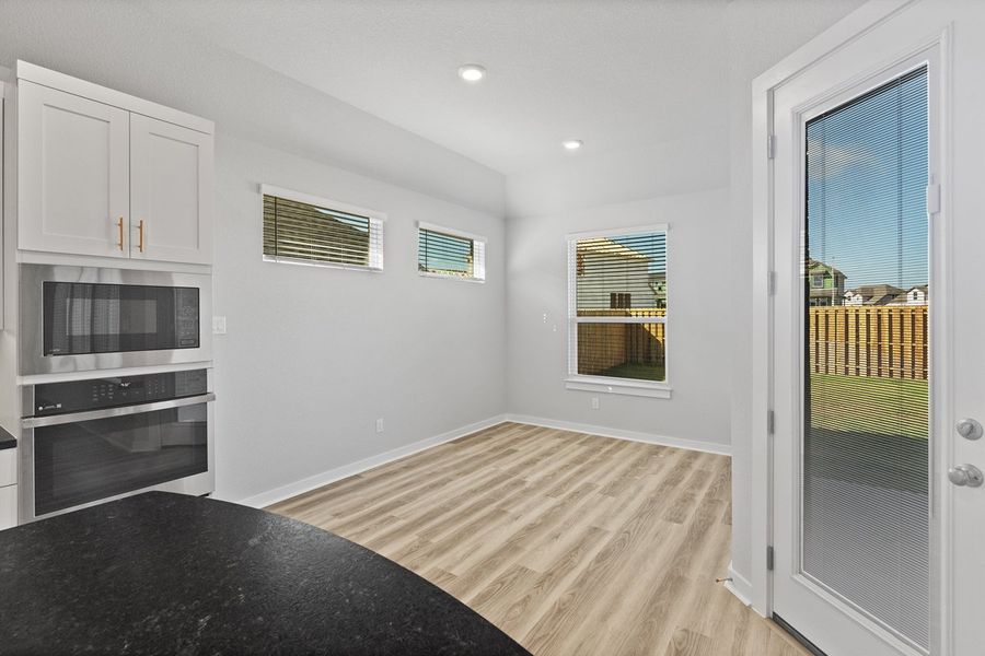 Spacious, unfurnished interior of a new home in Lariat, Liberty Hill (Image 40).