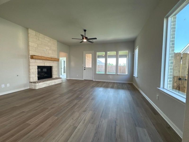 Spacious, unfurnished interior of a new home in Cedar Ridge Estates, Anna (Image 12).