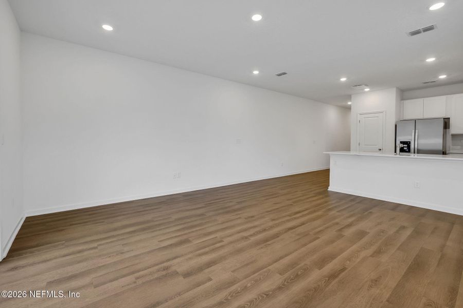 Spacious, unfurnished interior of a new home in , Jacksonville (Image 17).