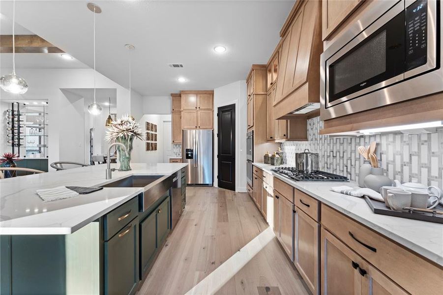 Undercabinet Lighting, Gas Cooktop, and Custom Vent Hood