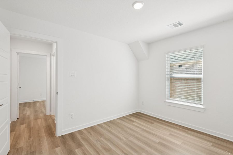 Spacious, unfurnished interior of a new home in Miller's Pond, Rosenberg (Image 14).
