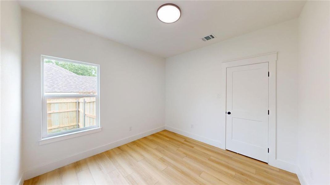 Spacious, unfurnished interior of a new home in , Weatherford (Image 17).