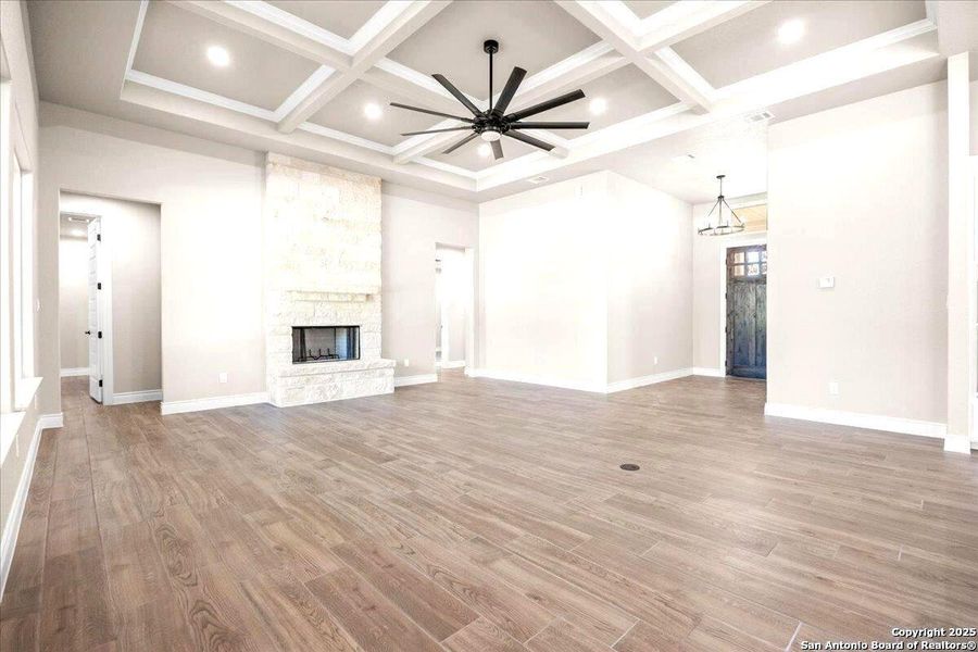 Spacious, unfurnished interior of a new home in , La Vernia (Image 41).