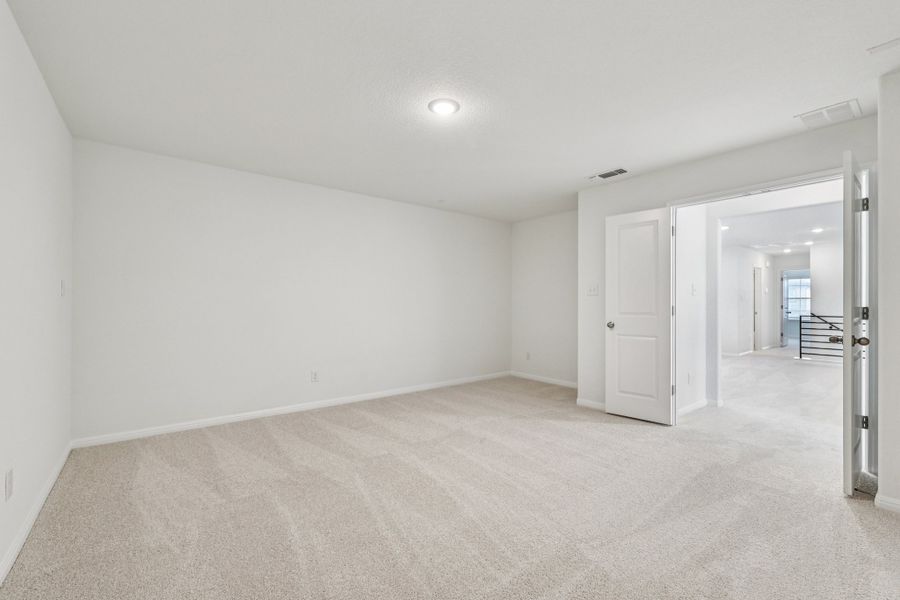 Spacious, unfurnished interior of a new home in Crosswinds, Kyle (Image 20).