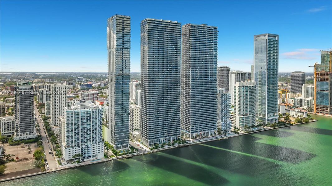 Condo located in Miami, FL showcasing its design and architecture (Image 34).