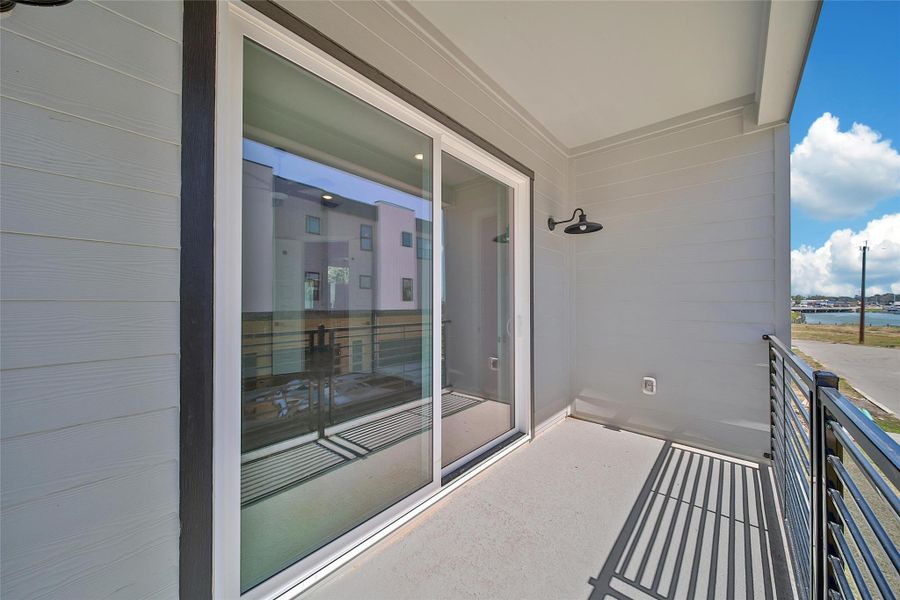 Exterior details and patio area of a home in Lago Pointe, Seabrook (Image 6).