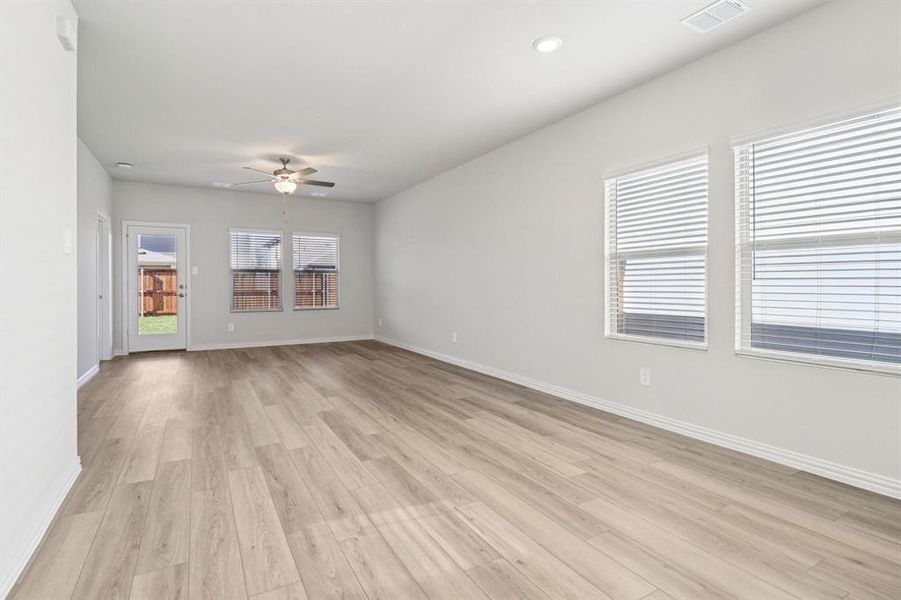 Spacious, unfurnished interior of a new home in Lakehaven - Spring Series, Farmersville (Image 34).