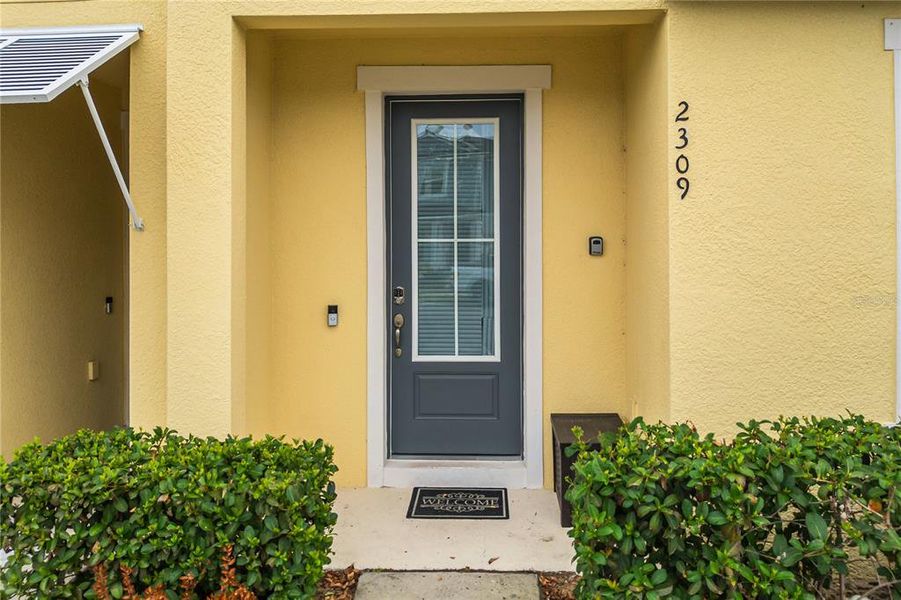 Exterior details and patio area of a home in , Kissimmee (Image 4).