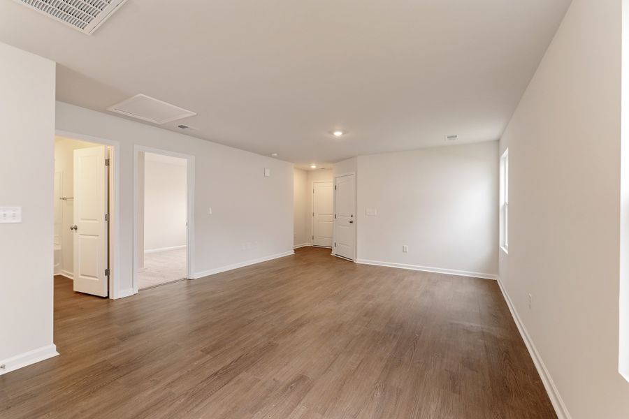 Spacious, unfurnished interior of a new home in Evergreen, Spartanburg (Image 11). Spacious, unfurnished interior of a new home in Evergreen, Spartanburg (Image 11).