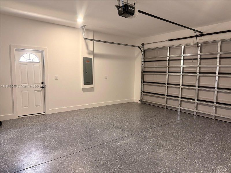 Spacious, unfurnished interior of a new home in , Lehigh Acres (Image 16).