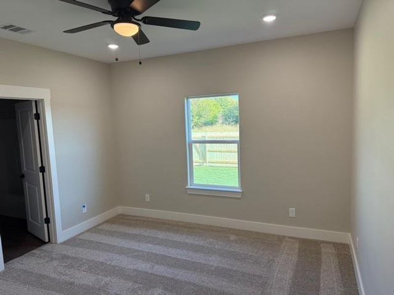 Spacious, unfurnished interior of a new home in , Bells (Image 9).