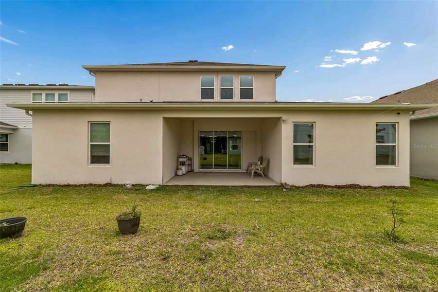 Exterior details and patio area of a home in , Orlando (Image 4).