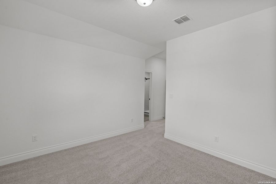 Spacious, unfurnished interior of a new home in Bison Ridge, San Antonio (Image 36).