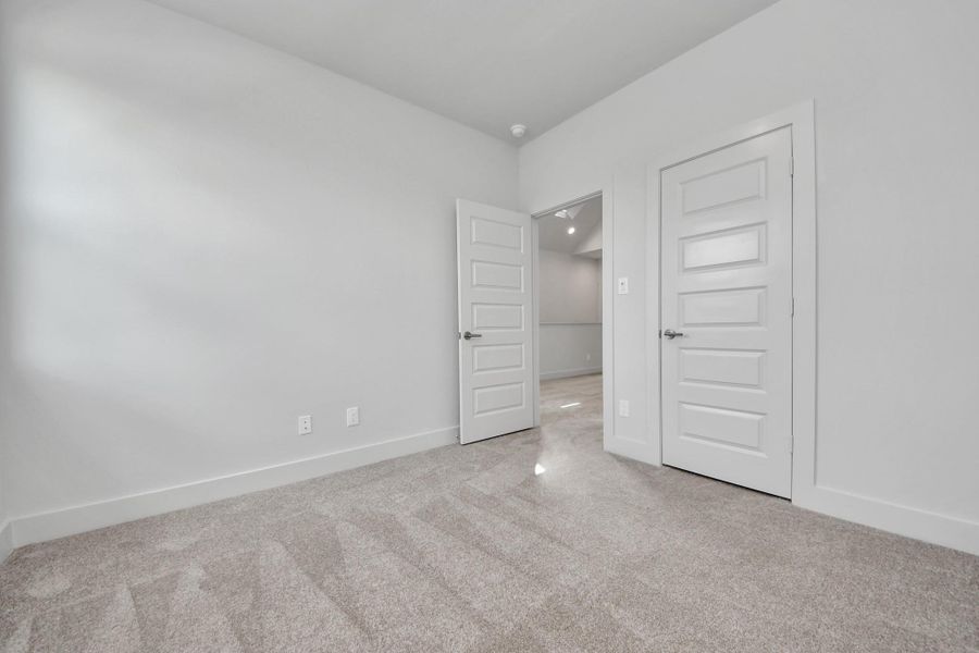 Spacious, unfurnished interior of a new home in Cay Landing, Houston (Image 31).