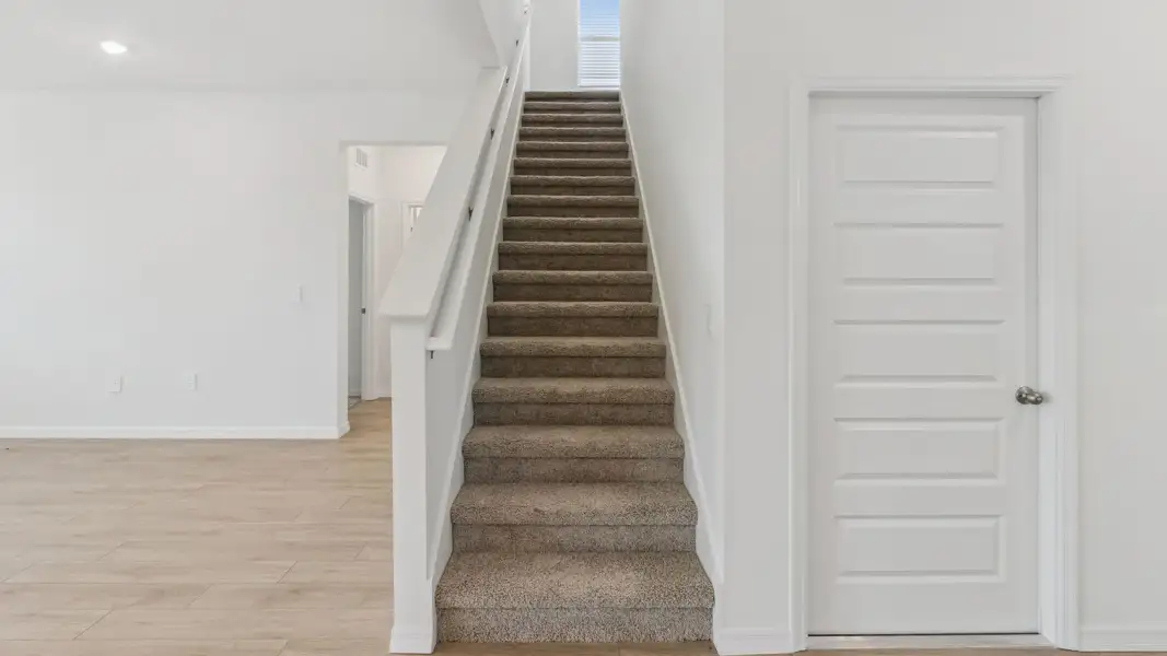 Representative unfurnished interior of a home built from the Coral by D.R. Horton in Hawthorne Ranch, Lakeland (Image 31).