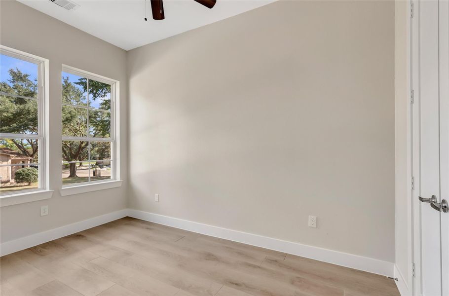 Spacious, unfurnished interior of a new home in , Conroe (Image 24).