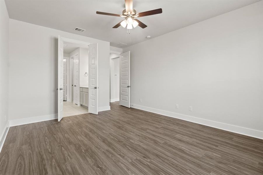 Spacious, unfurnished interior of a new home in Lyons Crest Estates, Garland (Image 20).