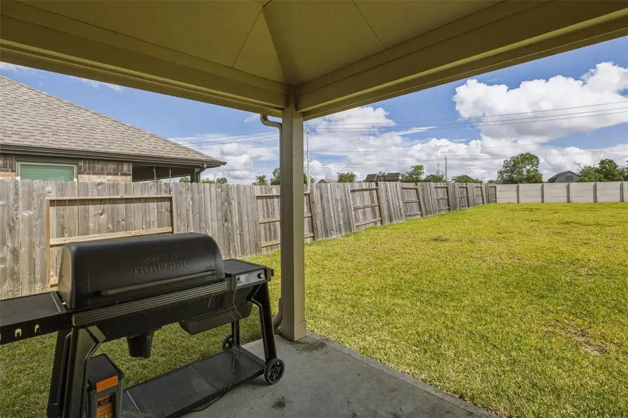 Exterior details and patio area of a home in Samara, League City (Image 3).
