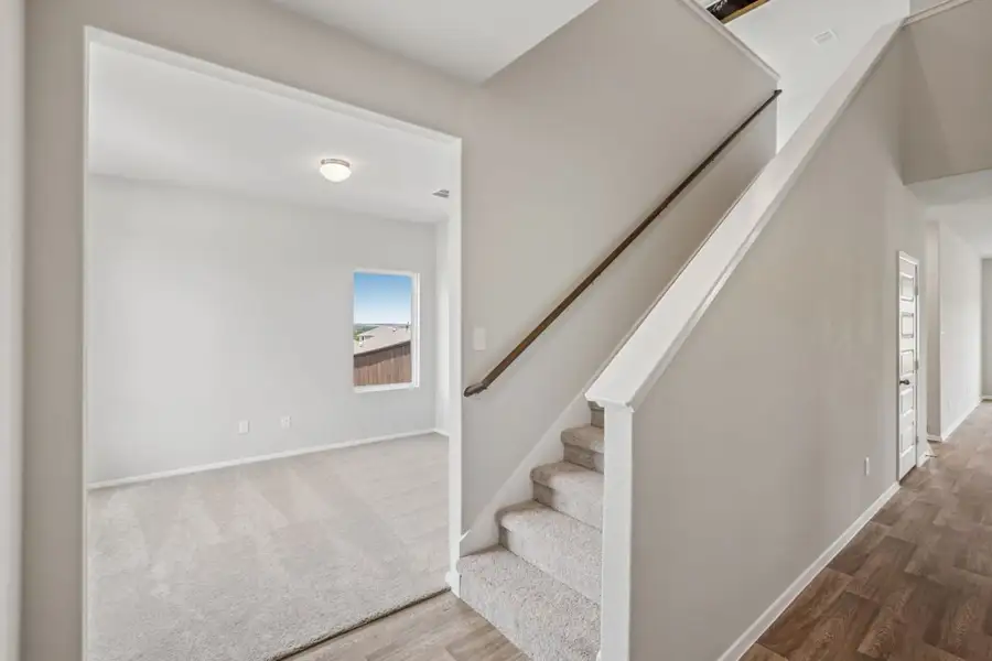 Spacious, unfurnished interior of a new home in Cloverleaf, Austin (Image 17).