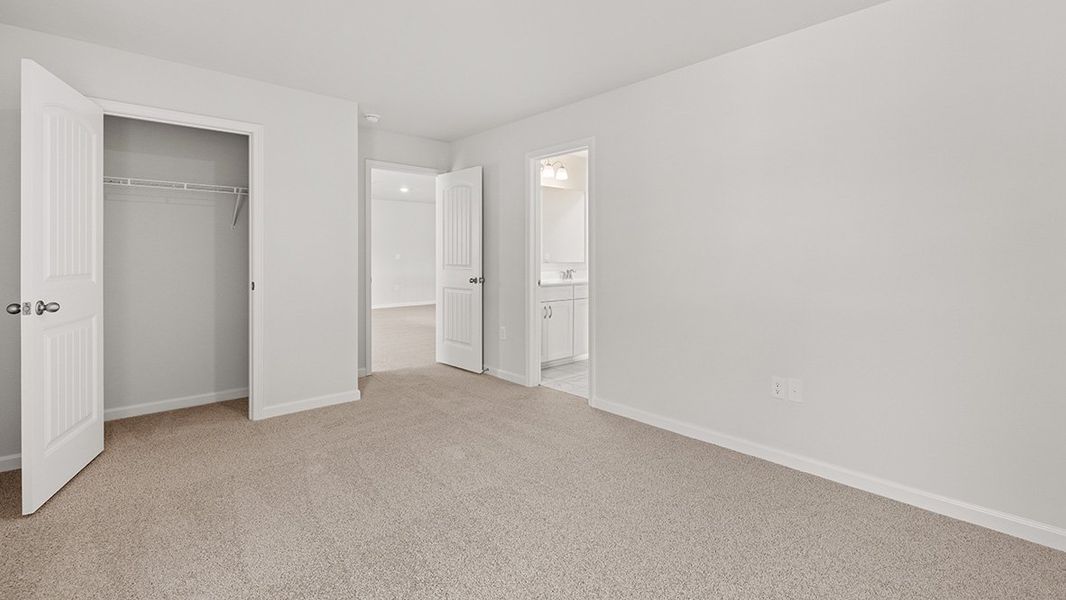 Representative unfurnished interior of a home built from the Westerly by D.R. Horton in Thalley Creek Estates, Cumming (Image 25).
