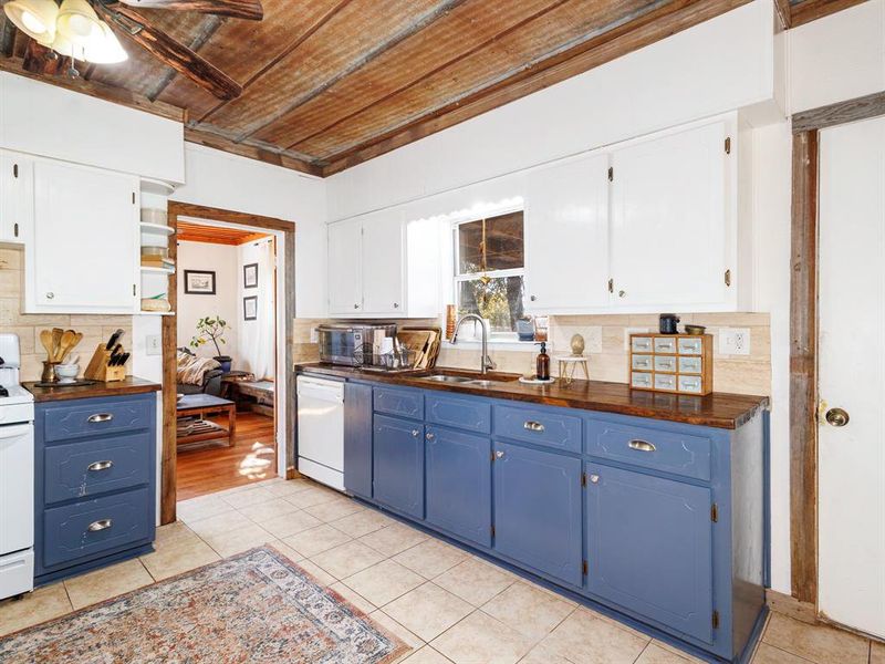 Furnished interior view inside a new home in , Brownwood (Image 11).
