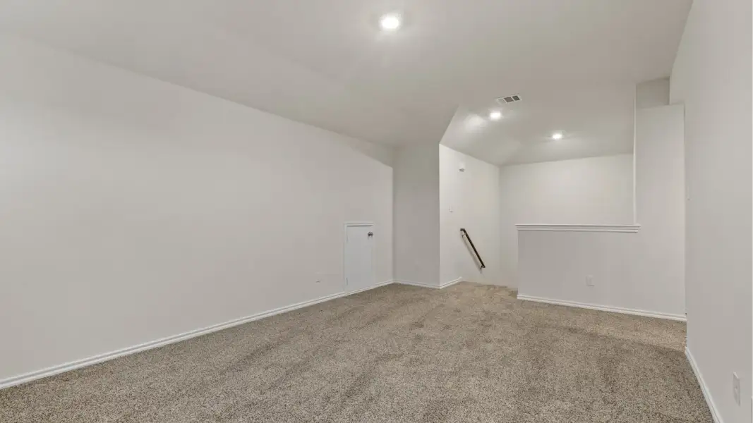 Spacious, unfurnished interior of a new home in The Reserve at Timber Creek, Lindale (Image 18).