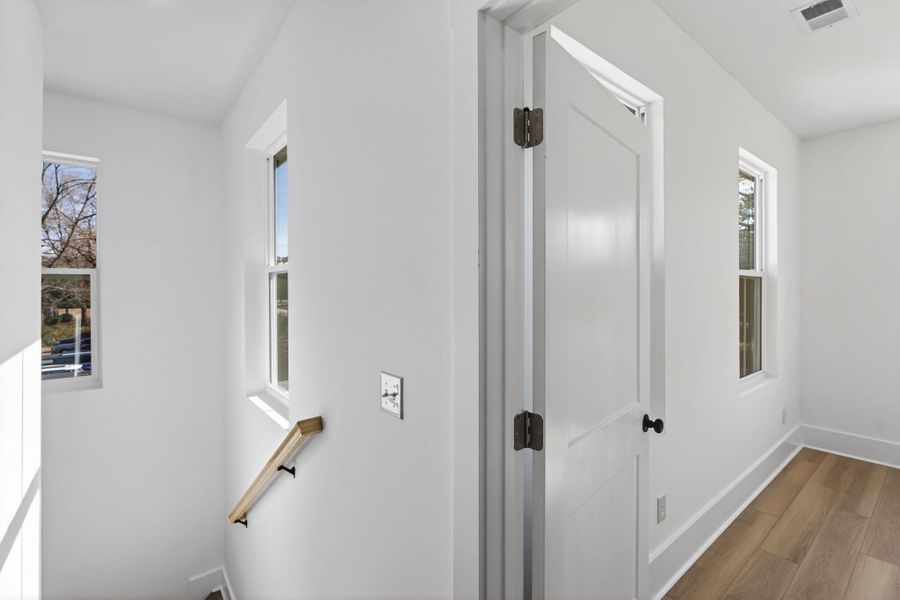 Spacious, unfurnished interior of a new home in , Summerville (Image 23).