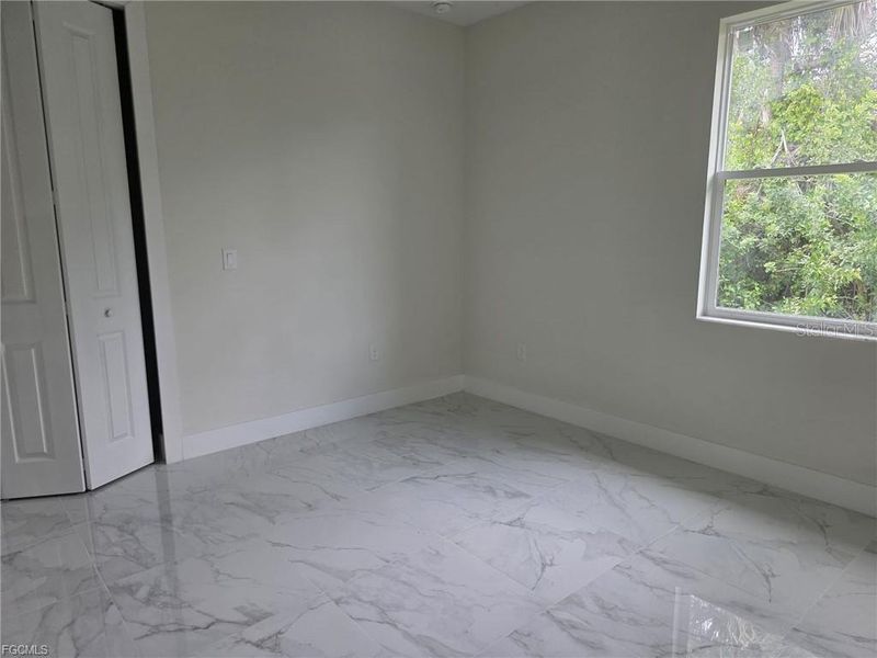 Spacious, unfurnished interior of a new home in , Fort Myers (Image 20).