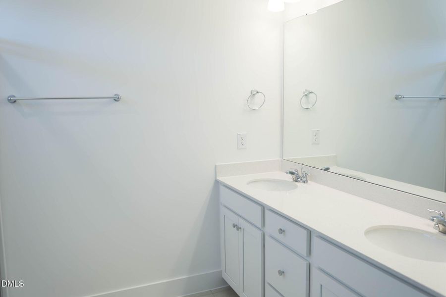 36-_OwnersSuiteBath1