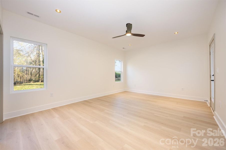Spacious, unfurnished interior of a new home in , Shelby (Image 19).