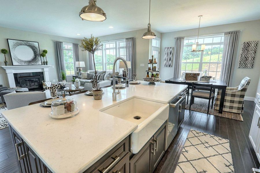 Classic Kitchen and Breakfast Area