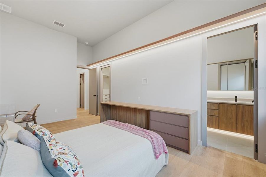 Furnished interior view inside a new home in , Montverde (Image 42).