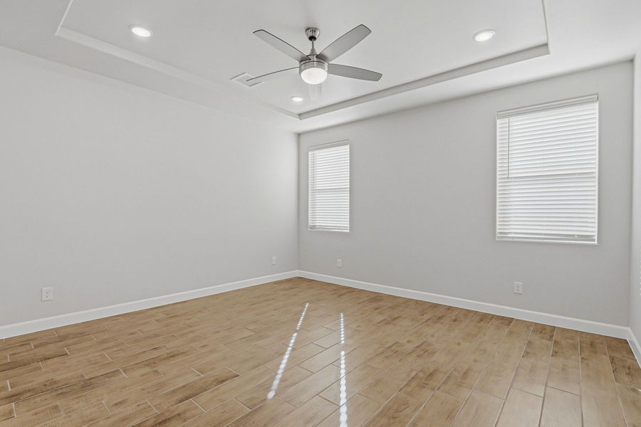 Spacious, unfurnished interior of a new home in Paseo Del Este, El Paso (Image 18).