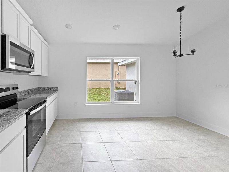 Spacious, unfurnished interior of a new home in Arbor Park, Leesburg (Image 9).