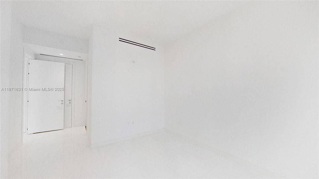 Spacious, unfurnished interior of a new home in , Miami (Image 16).