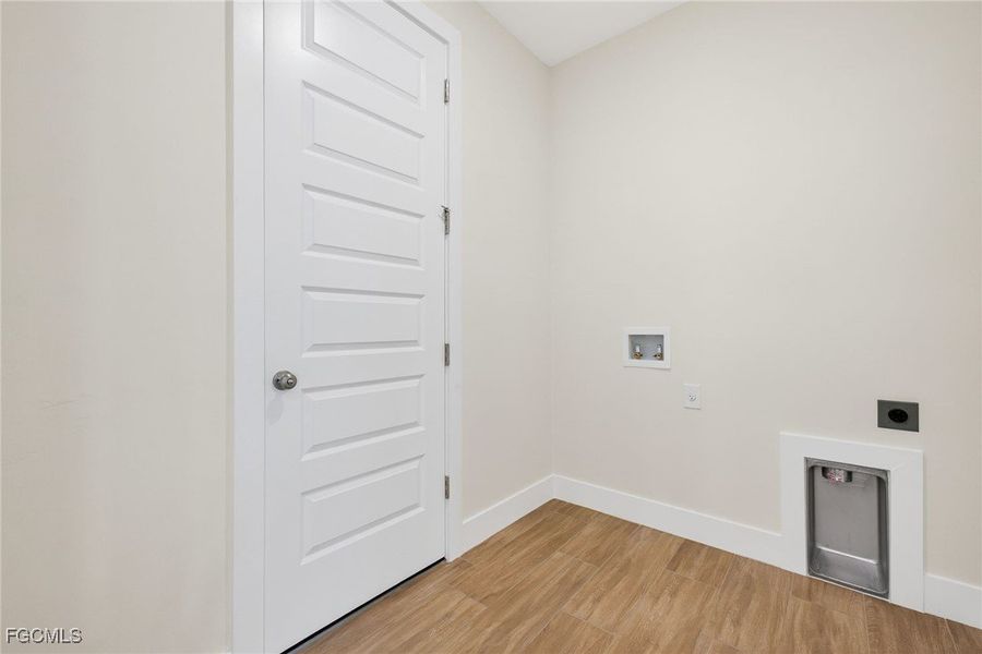 Spacious, unfurnished interior of a new home in Cape Coral, Cape Coral (Image 39). Spacious, unfurnished interior of a new home in Cape Coral, Cape Coral (Image 39).