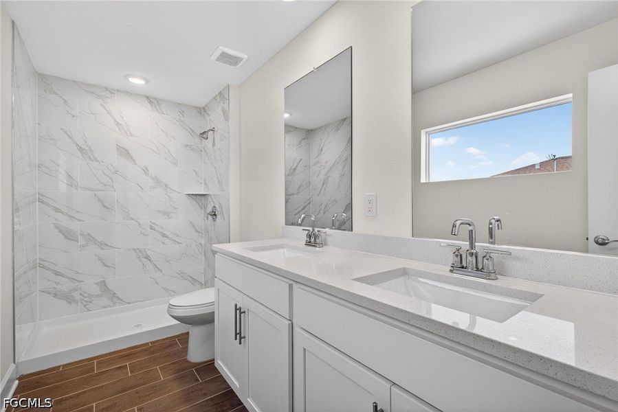 Furnished interior view inside a new home in Cape Coral, Cape Coral (Image 7).