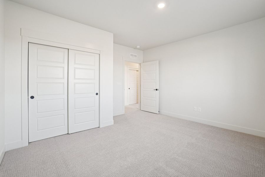 Spacious, unfurnished interior of a new home in Villa Collection, Fort Collins (Image 21).